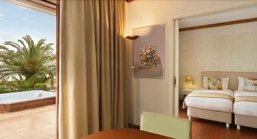 Imagen de la habitación del Hotel Wyndham Loutraki Poseidon Resort. Foto 14