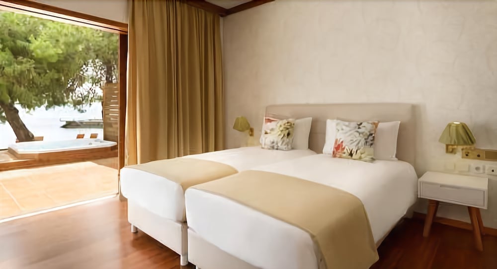 Imagen de la habitación del Hotel Wyndham Loutraki Poseidon Resort. Foto 17