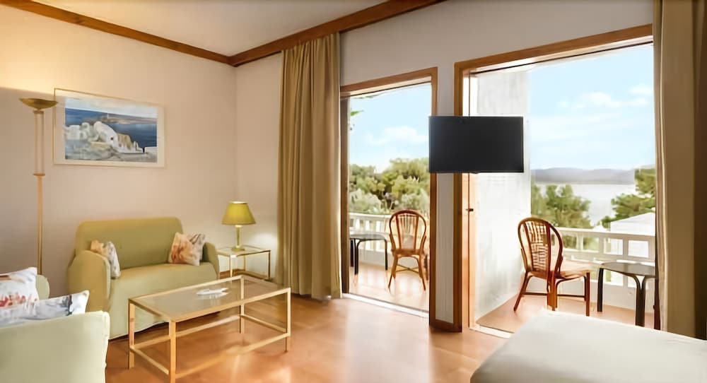 Imagen de la habitación del Hotel Wyndham Loutraki Poseidon Resort. Foto 19