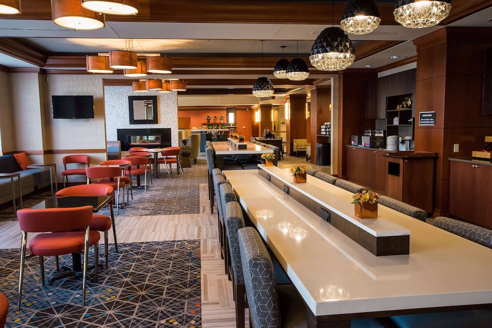 Imagen del bar/restaurante del Hotel Wyndham Moline on John Deere Commons. Foto 4