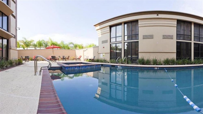 Imagen de la piscina del Hotel Wyndham New Orleans Airport & Conference Center. Foto 8