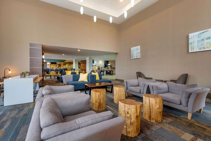 Imagen de los interiores del Hotel Wyndham Noblesville. Foto 13