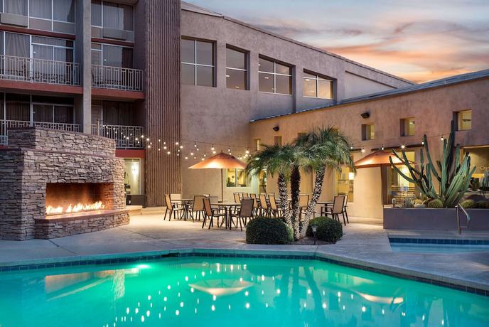 Imagen de la piscina del Hotel Wyndham Phoenix Airport/Tempe. Foto 19