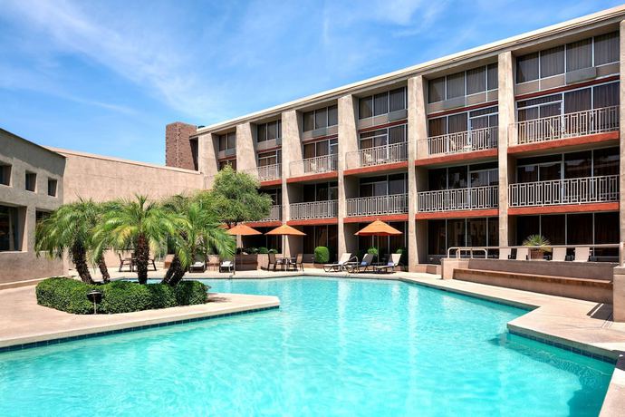 Imagen de la piscina del Hotel Wyndham Phoenix Airport/Tempe. Foto 20