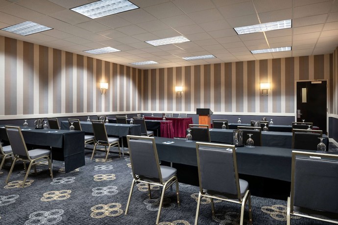 Imagen de los interiores del Hotel Wyndham Phoenix Airport/Tempe. Foto 17
