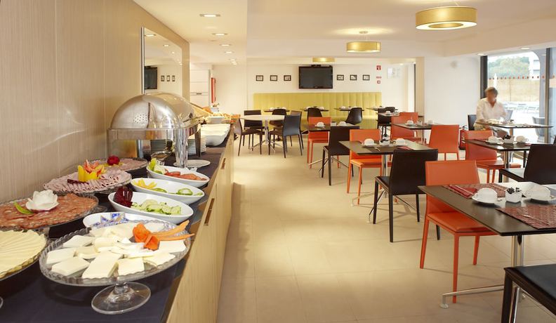 Imagen del bar/restaurante del Hotel Wyndham Residences Alvor Beach. Foto 5