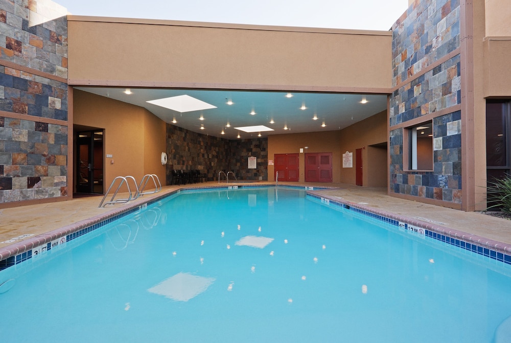 Imagen de la piscina del Hotel Wyndham Sacramento. Foto 19