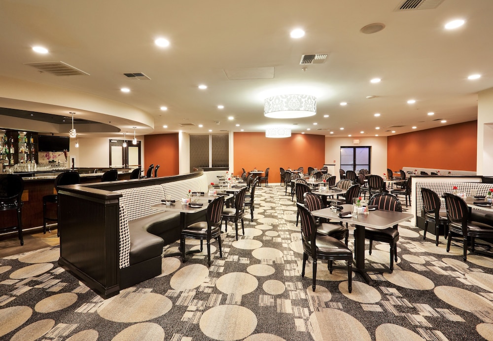 Imagen del bar/restaurante del Hotel Wyndham Sacramento. Foto 2