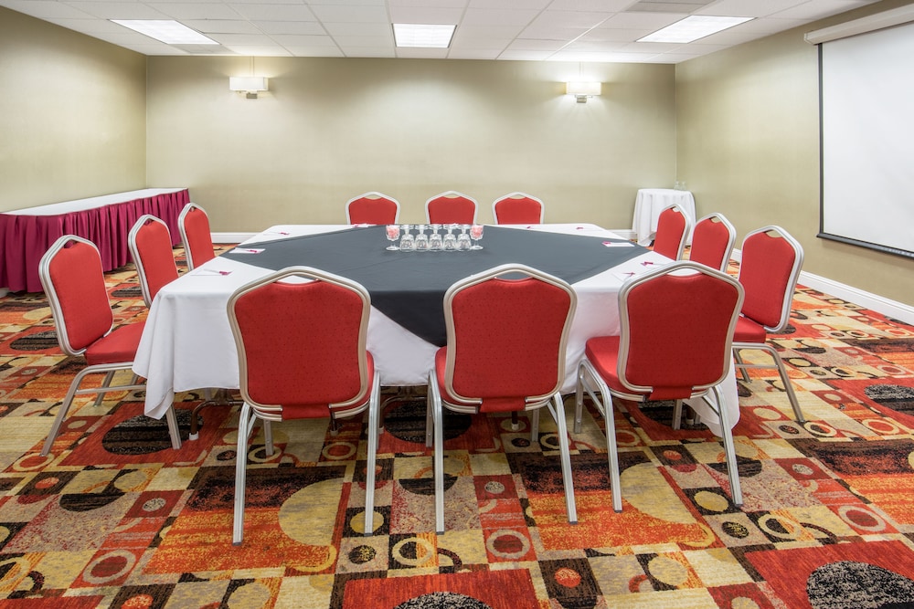 Imagen de los interiores del Hotel Wyndham Sacramento. Foto 18