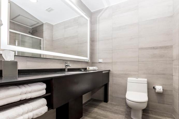 Imagen de la habitación del Hotel Wyndham Santiago Aeropuerto. Foto 5