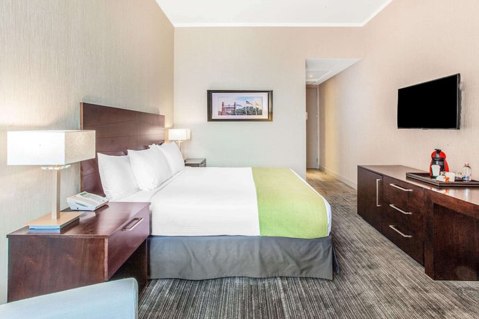 Imagen de la habitación del Hotel Wyndham Santiago Aeropuerto. Foto 8