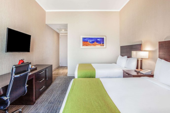 Imagen de la habitación del Hotel Wyndham Santiago Aeropuerto. Foto 11