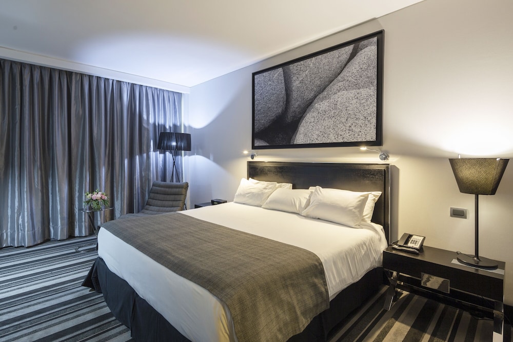 Imagen de la habitación del Hotel Wyndham Santiago Pettra. Foto 3