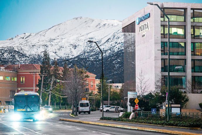 Imagen general del Hotel Wyndham Santiago Pettra. Foto 1