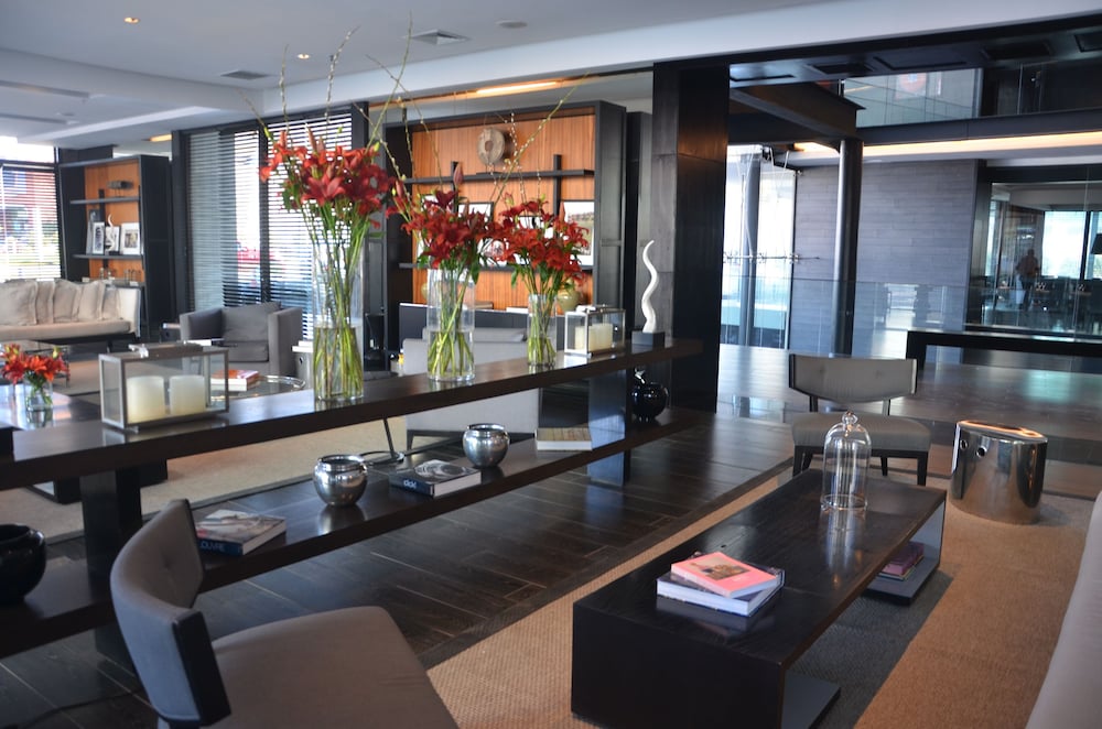 Imagen de los interiores del Hotel Wyndham Santiago Pettra. Foto 10