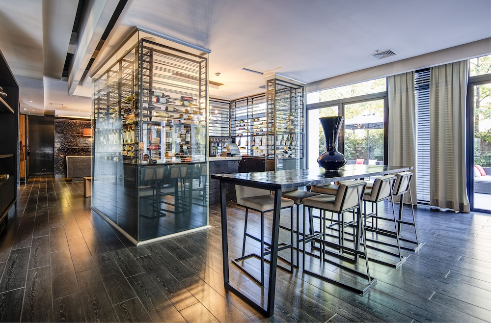 Imagen de los interiores del Hotel Wyndham Santiago Pettra. Foto 14