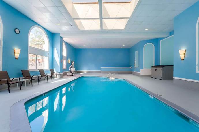 Imagen de la piscina del Hotel Wyndham Southbury. Foto 14