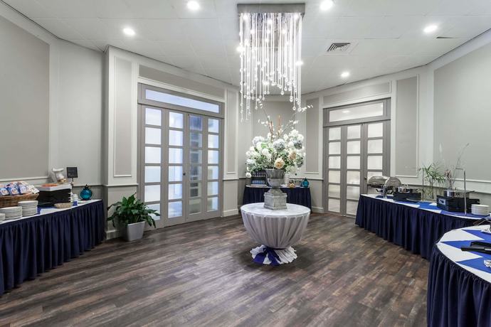 Imagen del bar/restaurante del Hotel Wyndham Southbury. Foto 2