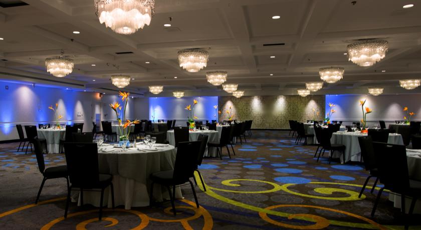 Imagen del bar/restaurante del Hotel Wyndham Springfield City Centre. Foto 7