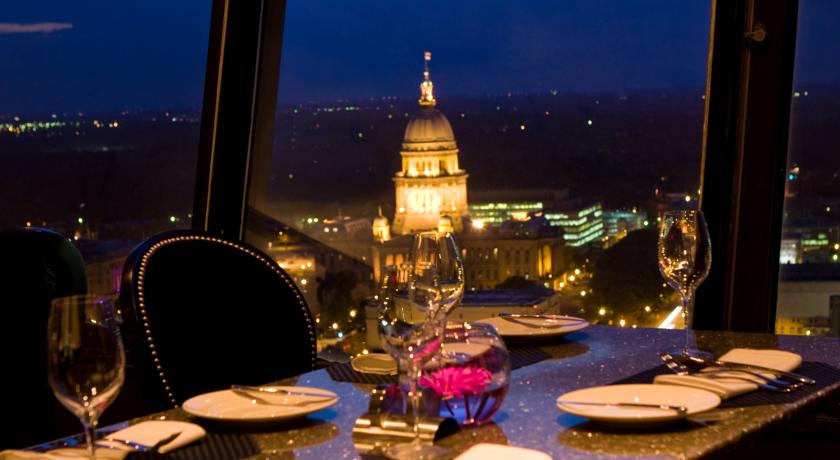 Imagen del bar/restaurante del Hotel Wyndham Springfield City Centre. Foto 8