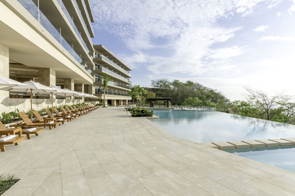 Imagen de la piscina del Hotel Wyndham Tamarindo. Foto 18