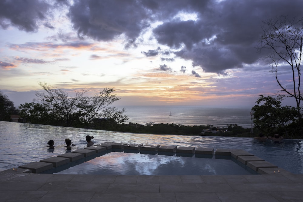 Imagen de la piscina del Hotel Wyndham Tamarindo. Foto 19