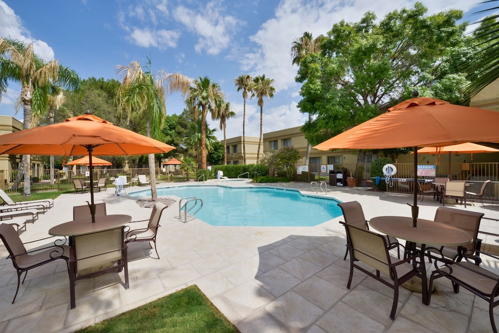 Imagen de la piscina del Hotel Wyndham Tucson Conference Center/airport North. Foto 19
