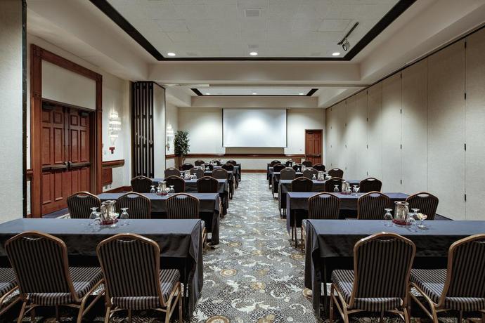 Imagen de los interiores del Hotel Wyndham Tulsa. Foto 10