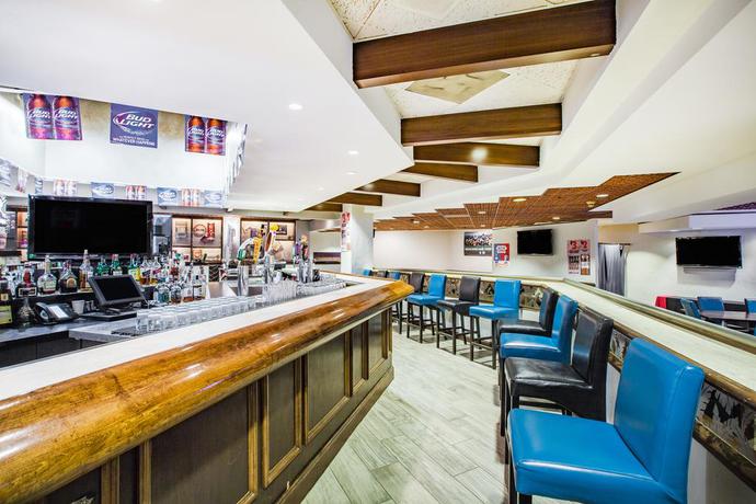 Imagen del bar/restaurante del Hotel Wyndham Tulsa. Foto 3