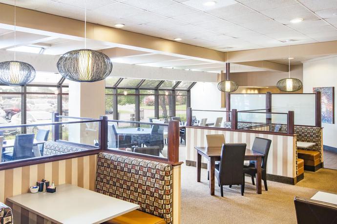 Imagen del bar/restaurante del Hotel Wyndham Tulsa. Foto 4