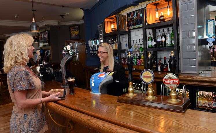 Imagen del bar/restaurante del Hotel Wynnstay Arms, Wrexham By Marston's Inns. Foto 5