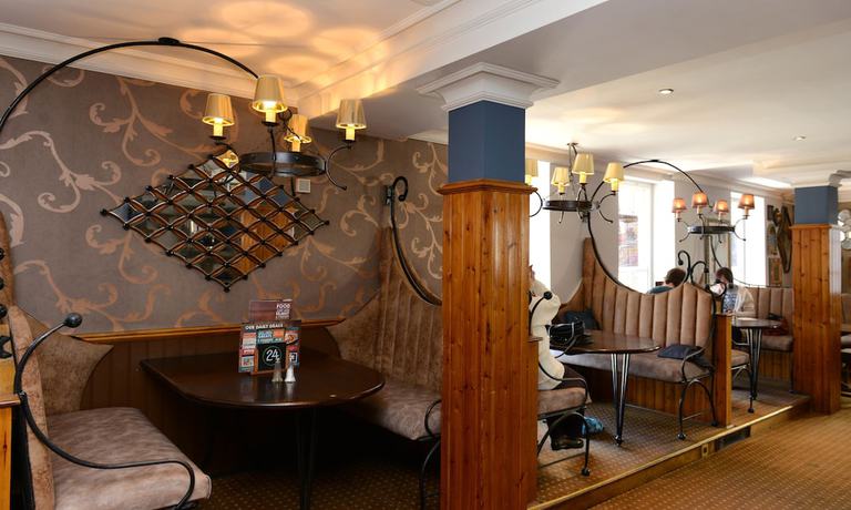 Imagen del bar/restaurante del Hotel Wynnstay Arms, Wrexham By Marston's Inns. Foto 8