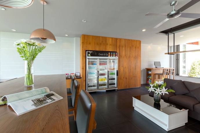 Imagen de los interiores del Hotel X10 Seaview Suites Panwa Beach. Foto 10