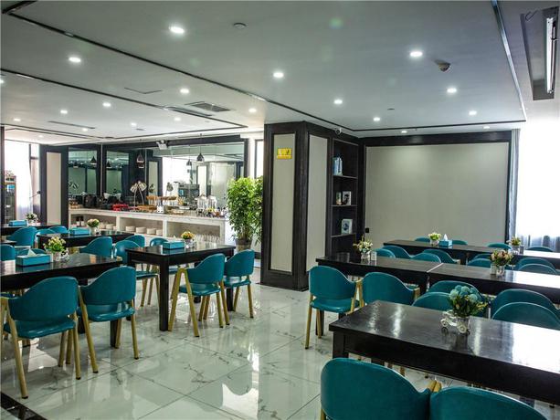 Imagen del bar/restaurante del Hotel XANA HOTELLE LHASA POTALA PALACE BEIJING ROAD. Foto 5