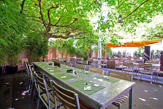 Imagen del bar/restaurante del Hotel XTRA. Foto 2