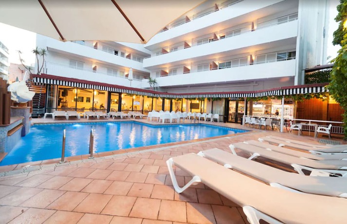 Imagen de la piscina del Hotel Xaine Park. Foto 13