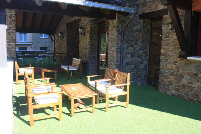 Imagen de los exteriores del Hotel Xalet Besolí. Foto 11