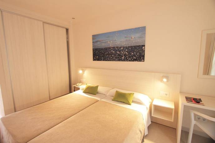 Imagen de la habitación del Hotel Xaloc Playa. Foto 9