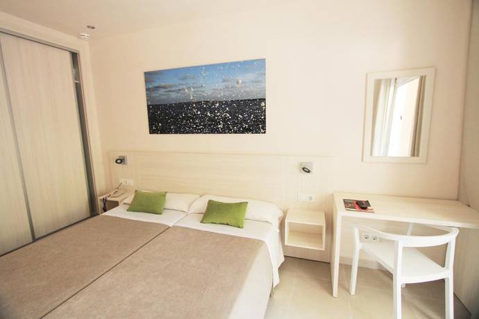 Imagen de la habitación del Hotel Xaloc Playa. Foto 11