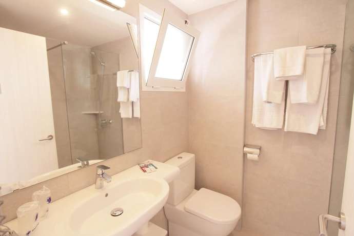 Imagen de la habitación del Hotel Xaloc Playa. Foto 13