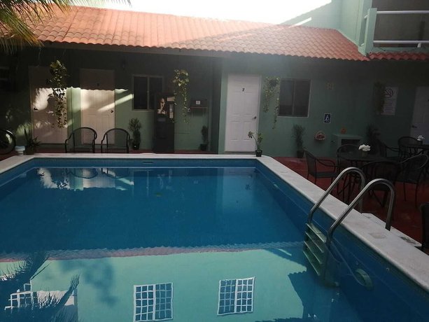 Imagen de la piscina del Hotel Xaman. Foto 17