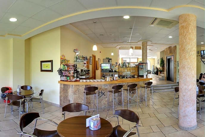 Imagen del bar/restaurante del Hotel Xauen, Montanejos. Foto 5