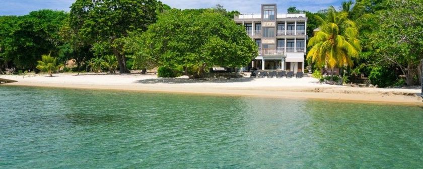 Imagen de los exteriores del Hotel Xbalanque. Foto 10