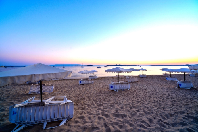 Imagen de los exteriores del Hotel Xenia Ouranoupolis. Foto 15