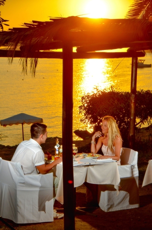 Imagen del bar/restaurante del Hotel Xenia Ouranoupolis. Foto 6