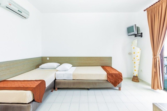 Imagen de los interiores del Hotel Xenios Dolphin Beach. Foto 15