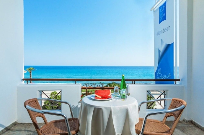 Imagen de los exteriores del Hotel Xenios Dolphin Beach. Foto 14
