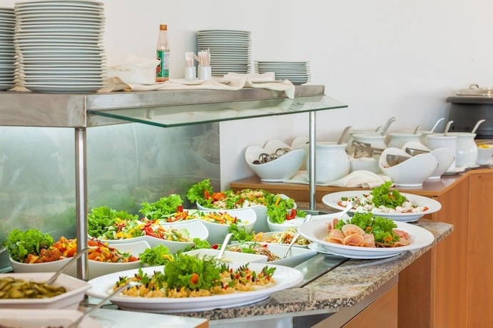 Imagen del bar/restaurante del Hotel Xenios Dolphin Beach. Foto 6