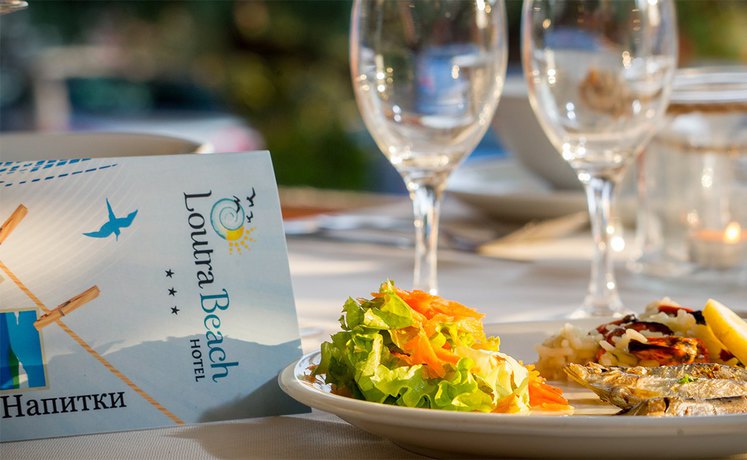 Imagen del bar/restaurante del Hotel Xenios Loutra Village Beach. Foto 3