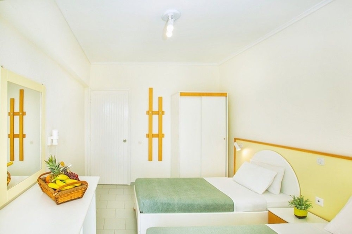 Imagen de la habitación del Hotel Xenios Port Marina. Foto 3